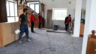 Ak&ccedil;aova TOKİ Camisinde eksikler gideriliyor, ibadete a&ccedil;ılış yakın
