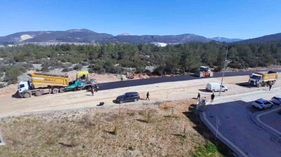 Ak&ccedil;aova TOKİ&rsquo;de yol sorununu &ccedil;&ouml;z&uuml;ld&uuml;
