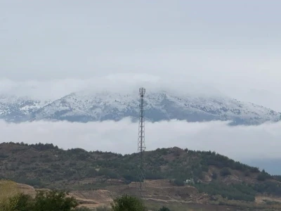 Akdağ’a mevsimin ilk karı düştü
