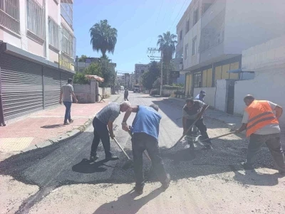 Akdeniz&rsquo;de asfalt yama &ccedil;alışmaları devam ediyor
