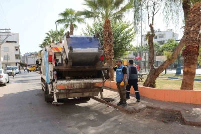 Akdeniz’de çöp konteynerleri dezenfekte ediliyor
