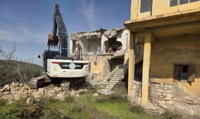 Akdeniz&rsquo;de metruk binalar bir bir yıkılıyor
