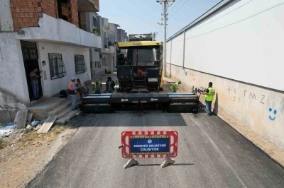 Akdeniz’de sokaklar sıcak asfalt ile yenileniyor
