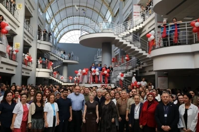 Akdeniz &Uuml;niversitesi Hastanesi&rsquo;nde yeni yıl coşkusu
