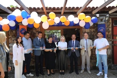 Akdeniz &Uuml;niversitesi logolu &uuml;r&uuml;nler mağazası a&ccedil;ıldı
