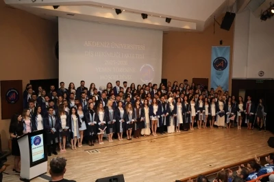 Akdeniz &Uuml;niversitesi&rsquo;nde diş hekimleri mezun oldu
