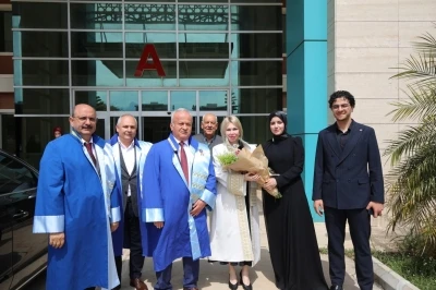 Akdeniz &Uuml;niversitesi&rsquo;nde mezuniyet coşkusu İlahiyat Fak&uuml;ltesi ile başladı
