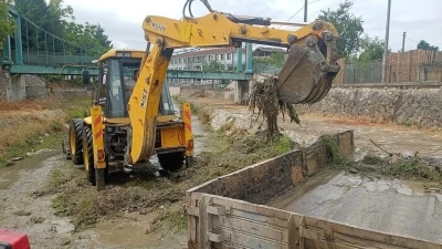 Akdere ekipler tarafından temizleniyor
