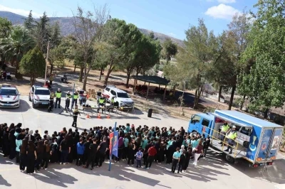 Akhisar’da öğrencilere trafik eğitimi verildi
