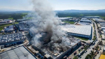 Akhisar Kaymakamı Can&rsquo;dan fabrika yangınına ilişkin a&ccedil;ıklama

