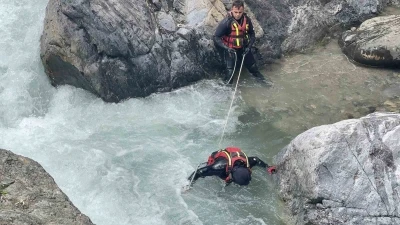 Akıntıya kapılarak kaybolan 9 yaşındaki Mendul&rsquo;un cansız bedeni 3 kilometre uzaklıkta k&uuml;t&uuml;ğ&uuml;n altında &ccedil;ıktı
