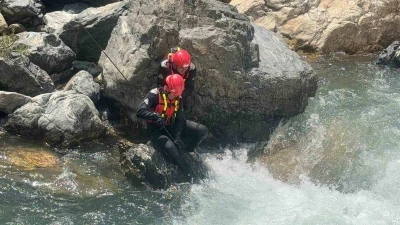 Akıntıya kapılarak kaybolan şahsı arama &ccedil;alışmaları s&uuml;r&uuml;yor
