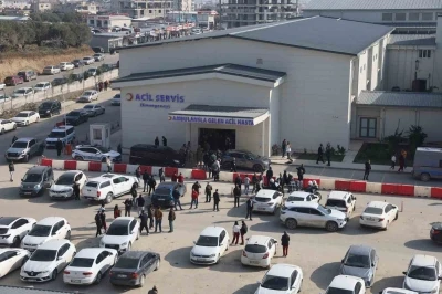 Akli dengesi bozuk şahsın &lsquo;canlı bombayım&rsquo; demesi &uuml;zerine hastanede panik yaşandı
