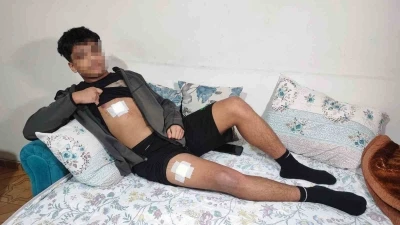 Akran zorbalığı az kalsın &ouml;ld&uuml;r&uuml;yordu: &Ouml;nce d&ouml;v&uuml;ld&uuml; sonra bı&ccedil;aklandı
