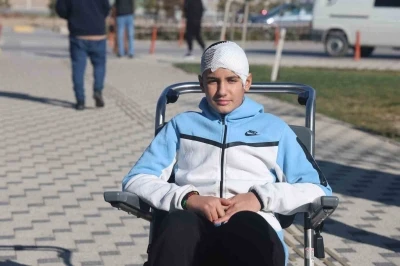 Akran zorbalığına maruz kalan 13 yaşındaki &ccedil;ocuğun kafatası titanyum par&ccedil;alarıyla yeniden oluşturuldu
