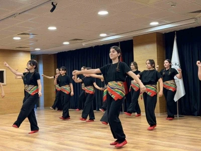 Akrobasi g&ouml;sterisi b&uuml;y&uuml;k beğeni topladı
