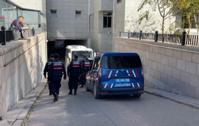 Aksaray’da 1 kişiyi öldürüp, 2 kişiyi yaralayan zanlı adliyede
