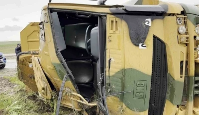 Aksaray&rsquo;da askeri kamyon devrildi: 2 asker yaralı
