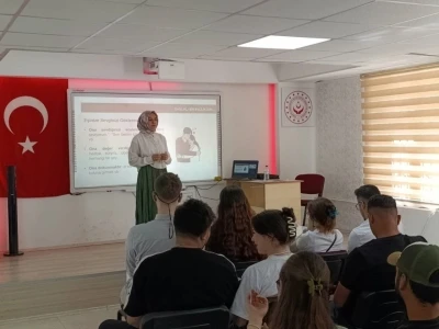 Aksaray&rsquo;da &ccedil;iftlere evlilik &ouml;ncesi eğitim veriliyor
