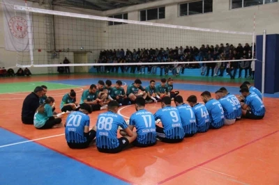 Aksaray&rsquo;da file &ouml;n&uuml;nde ma&ccedil; başlamadan kitaplar a&ccedil;ıldı

