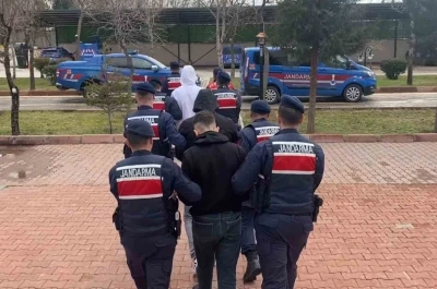 Aksaray&rsquo;da jandarmadan 6 adrese eş zamanlı uyuşturucu baskını: 5 tutuklama
