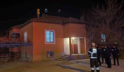 Aksaray&rsquo;da m&uuml;stakil evde baca yangını paniğe neden oldu

