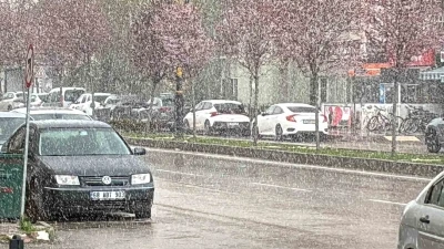 Aksaray&rsquo;da Nisan ayında kar yağdı
