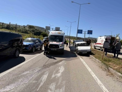 Aksaray&rsquo;da otomobil minib&uuml;se &ccedil;arptı: 8 yaralı
