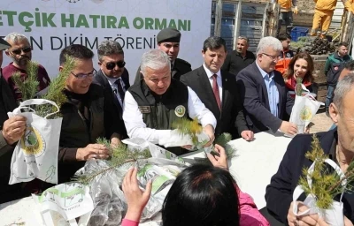 Aksaray&rsquo;ın Mehmet&ccedil;ik Hatıra Ormanı&rsquo;nda 2 bin 500 fidan toprakla buluşturuldu
