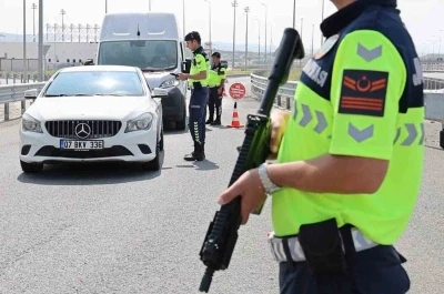 Aksaray trafik jandarması otoyolda denetimde
