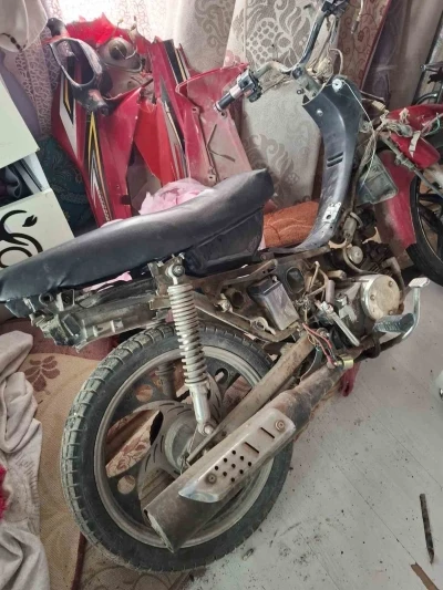 Akşehir&rsquo;de &ccedil;aldıkları motosikleti par&ccedil;alarken yakalanan 2 kişi tutuklandı
