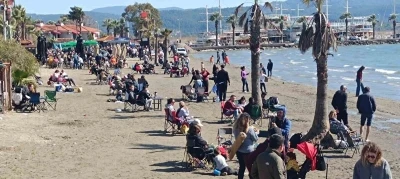 Akyaka&rsquo;da 8 Mart kutlaması renkli g&ouml;r&uuml;nt&uuml;lere sahne oldu
