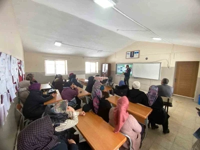 Akyaka&rsquo;da annelere narkotik eğitimi
