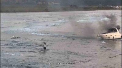 Akyaka’da tekne yangını
