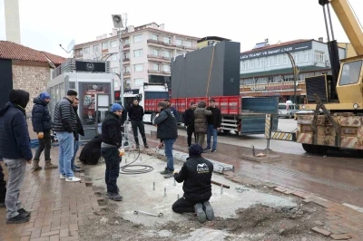 Alaca Cumhuriyet Meydanı&rsquo;na dev led ekran kuruldu
