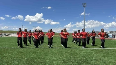 Alaca Şehir Stadyumu yenilenen y&uuml;z&uuml;yle hizmete a&ccedil;ıldı
