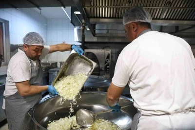 Alanya Aşevi’nden ihtiyaç sahiplerine günde 2 öğün sıcak yemek
