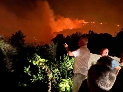 Alanya Belediye Başkanı Özçelik yangın bölgesinde
