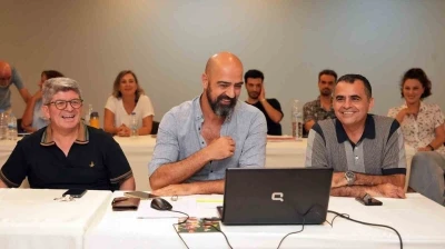 Alanya Belediye Tiyatrosu’ndan yeni sezonun ilk prömiyeri: &quot;Palto&quot;
