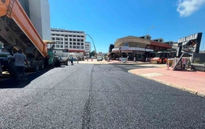 Alanya Belediyesi&rsquo;nden sıcak asfalt &ccedil;alışması
