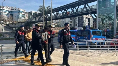 Alanya&rsquo;da &ccedil;aldıkları avokadoyu bırakıp ka&ccedil;an ş&uuml;phelilere adli kontrol kararı
