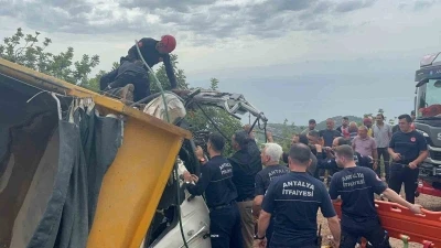Alanya’da freni boşalan kum yüklü kamyon dehşeti: 1 ölü, 1 yaralı
