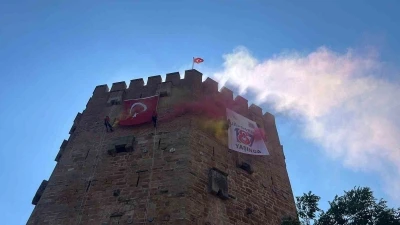 Alanya&rsquo;da JAK ekiplerinden Alanya Kızılkule&rsquo;de nefes kesen g&ouml;steri
