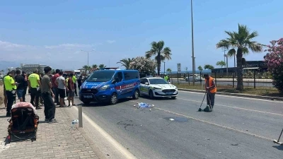 Alanya&rsquo;da kamyonet ile &ccedil;arpışan motosikletin gen&ccedil; s&uuml;r&uuml;c&uuml; hayatını kaybetti
