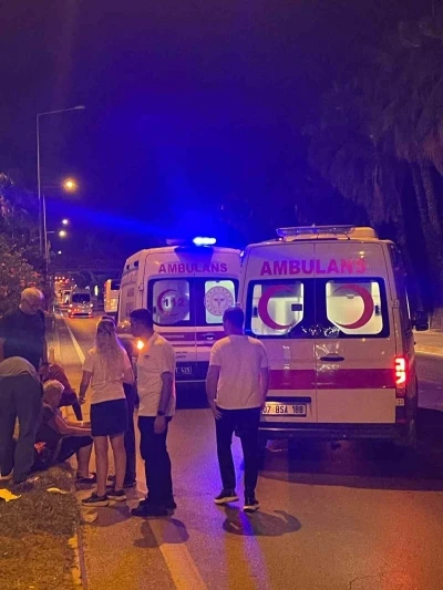 Alanya&rsquo;da otomobilin &ccedil;arptığı &Ccedil;ek turist hayatını kaybetti
