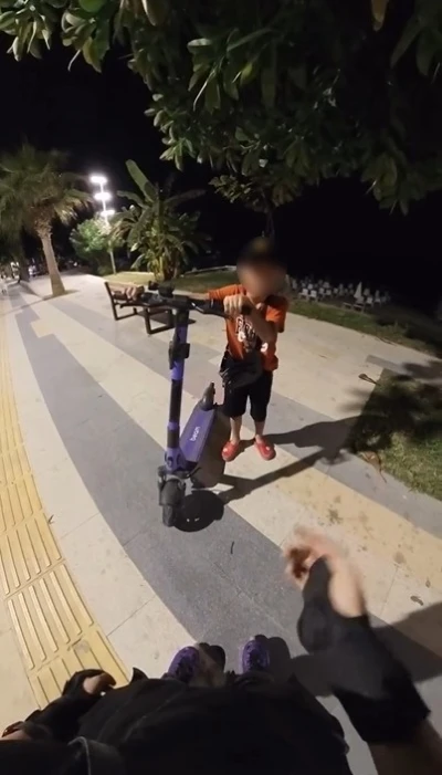 Alanya’da sahilde kaybolan çocuk, patenci Rus kadın sayesinde bulundu
