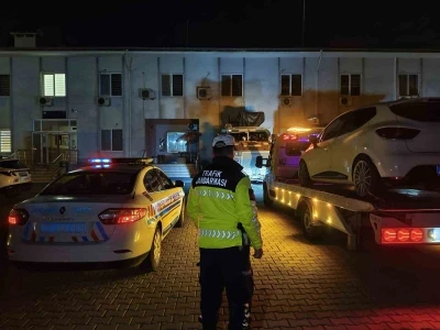 Alanya&rsquo;da trafiği engelleyen s&uuml;r&uuml;c&uuml;ye 180 bin TL, cep telefonuyla oynayan şof&ouml;re 5 bin TL ceza

