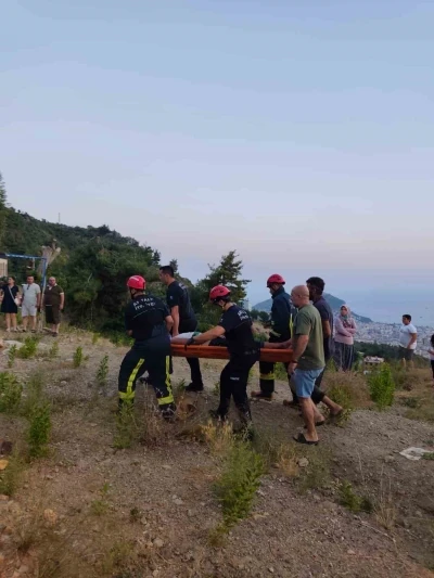 Alanya&rsquo;da u&ccedil;uruma yuvarlanan ATV s&uuml;r&uuml;c&uuml;s&uuml;n&uuml; itfaiye ekipleri kurtardı
