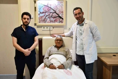 Alanya&rsquo;da ULAR ameliyatıyla zorlu t&uuml;m&ouml;rde bağırsak devamlılığı korundu
