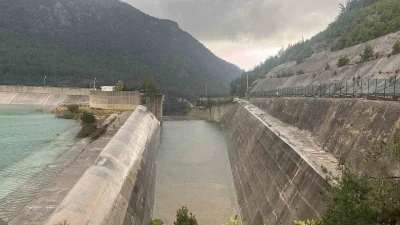 Alanya Dim Barajı&rsquo;nda  su seviyesi y&uuml;kseldi b&ouml;lgeye yakın bazı evlerin tedbir ama&ccedil;lı boşaltılması istendi
